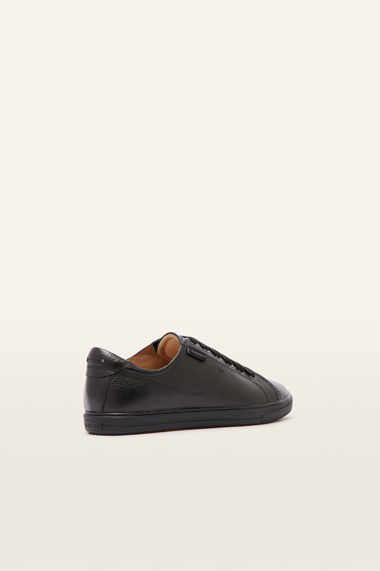NAT 111 Black Black