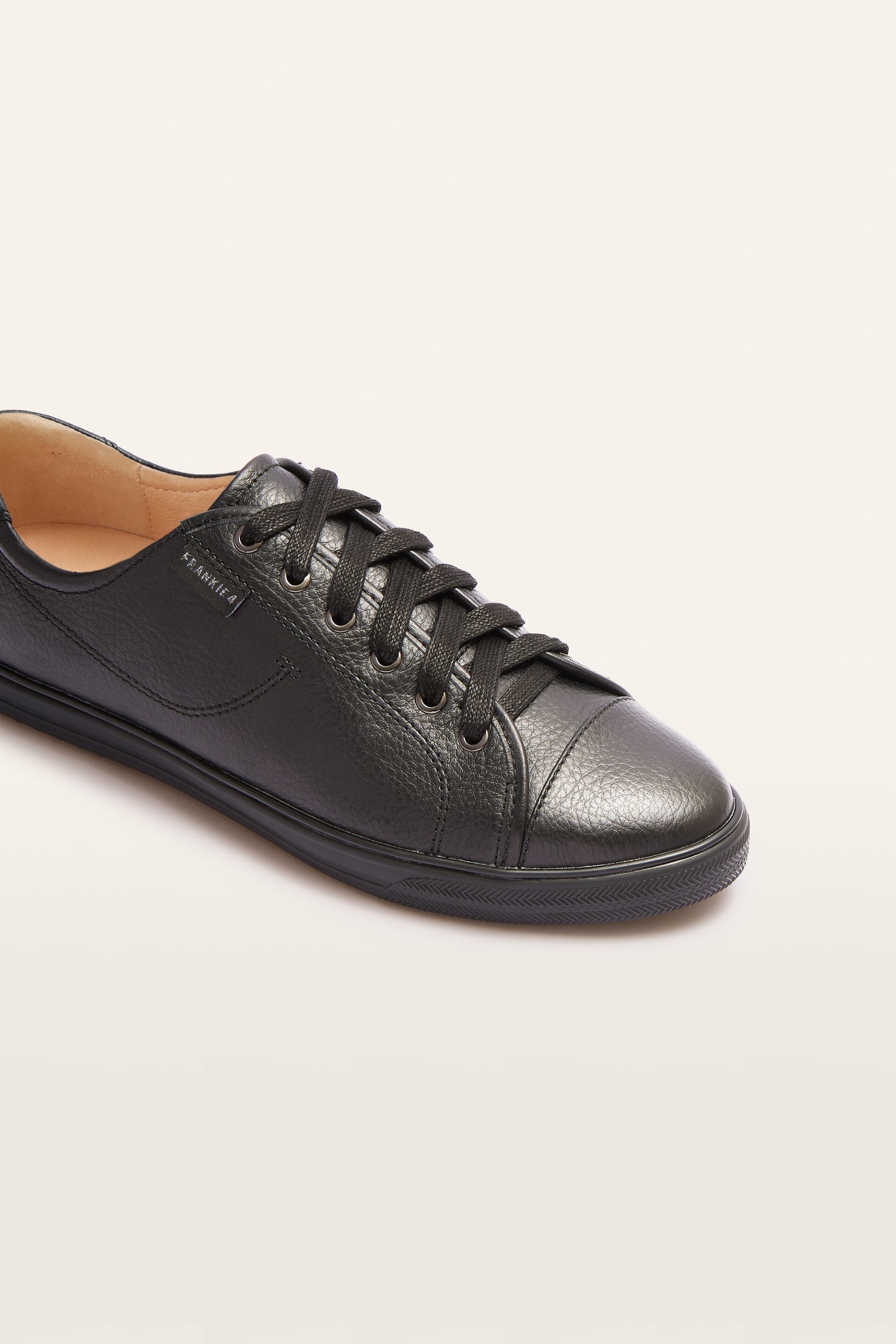 NAT 111 Black Black