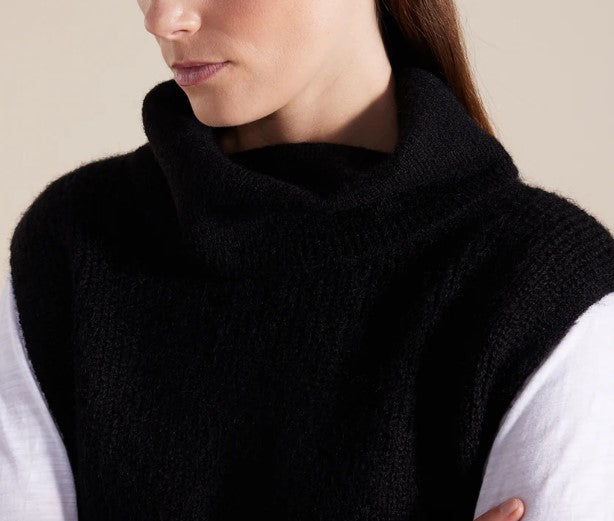 Black Pull Over knit