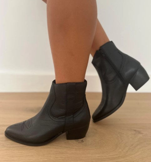 Dee leather ankle classic boot