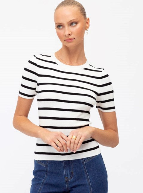 Knit stripes black n white