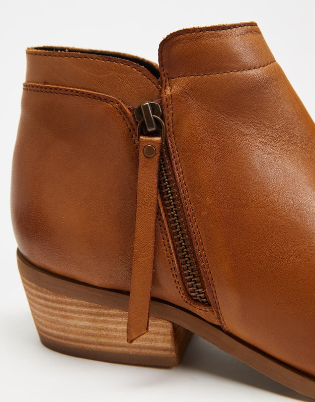 Mae Tan Nubuck Boot